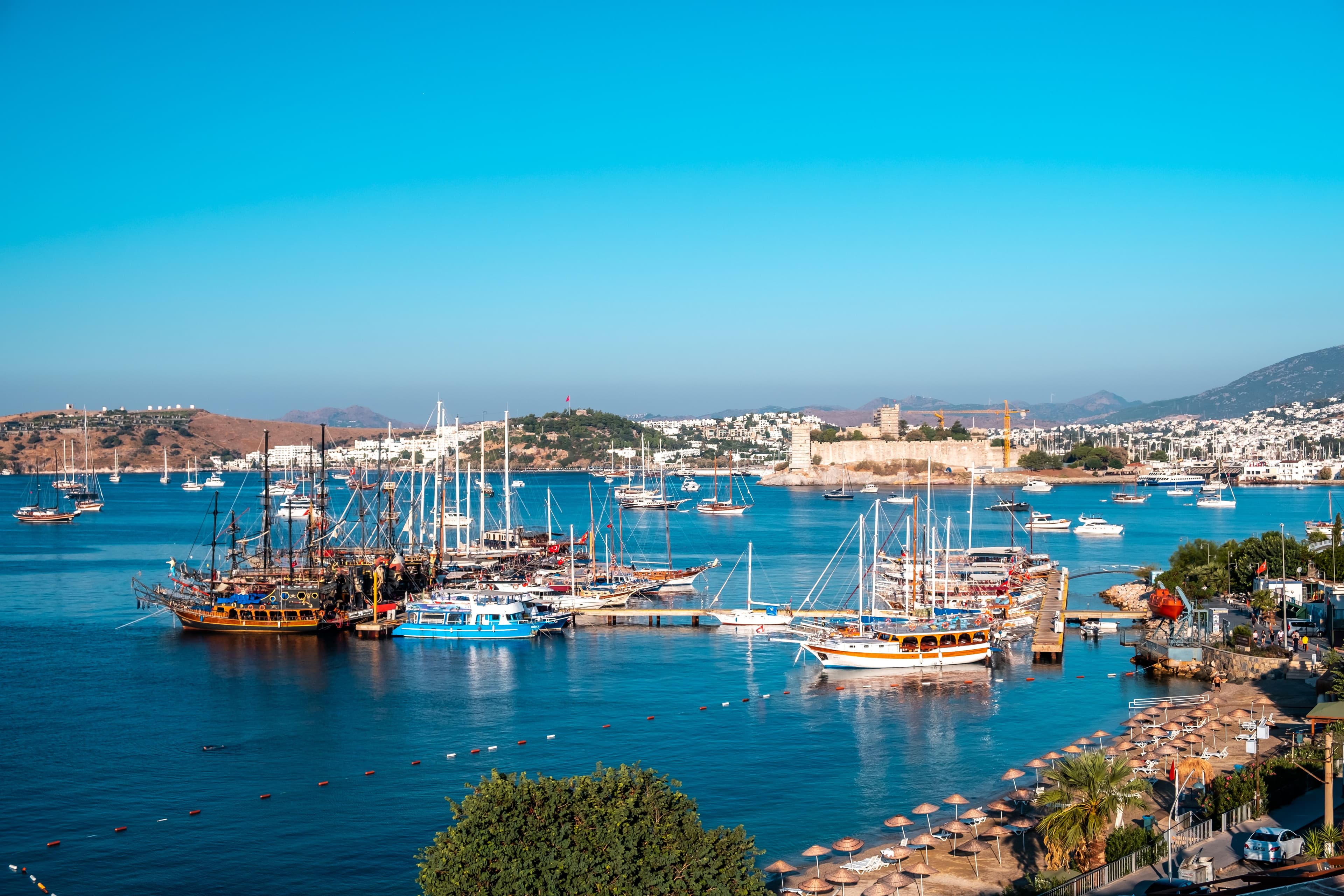Antalya mı Bodrum mu? Tatil Karşılaştırması (2026 Rehberi)